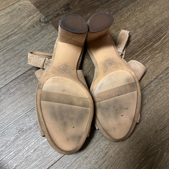 Neutral heels - Picture 4 of 7